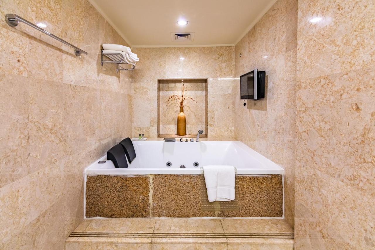 The Platinum Hotel Маскат Экстерьер фото